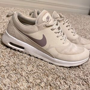 Air max Thea beige Nike sneakers
Good used condition
Size 6